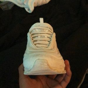Selling mike air maxes size 8 color white